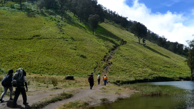 https://kreasitekno.com/wp-content/uploads/2018/05/264385_pendaki-gunung-semeru_665_374.jpg