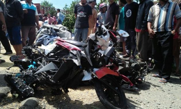 https://kreasitekno.com/wp-content/uploads/2018/05/Kecelakaan-truk-rem-blong-di-Bumiayu-kondisi-sepeda-motor-yang-ditabrak-e1521518928379.jpeg