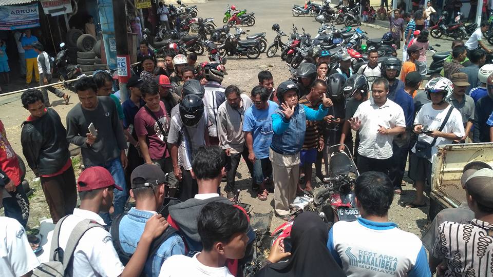 https://kreasitekno.com/wp-content/uploads/2018/05/kecelakaan-truk-karambol-brebes-paguyangan-20-maret-2018-8.jpg